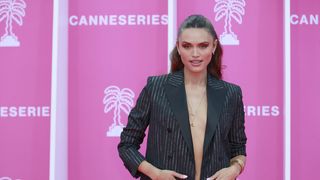 "Mes seins sont portés disparus", ironise cette célèbre Miss France critiquée pour "sa poitrine trop petite" dans ce post réjouissant