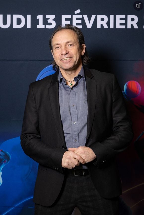 "Joli postérieur", "Sa poitrine...", "Sa plastique", "Ses fesses" : Philippe Candeloro, victime de la "cancel culture" ? Plutôt de son sexisme !