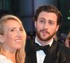 Sam Taylor Johnson inspire toujours autant les internautes en manque de hate. Auprès de son âme soeur, l'illustre Aaron, et alors qu'elle célèbre son anniversaire, la cinéaste quinquagénaire se voit volontiers qualifiée de "cougar".