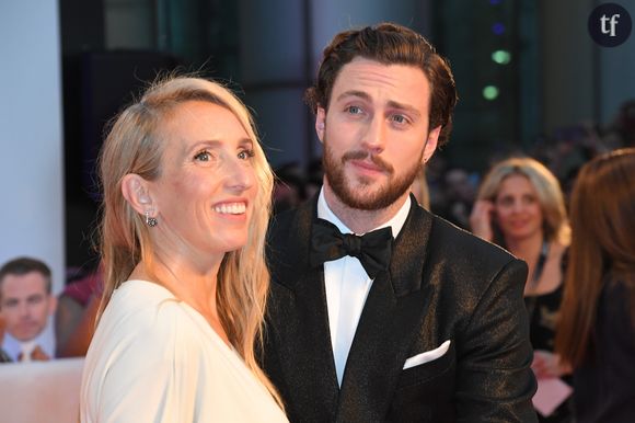 Sam Taylor Johnson inspire toujours autant les internautes en manque de hate. Auprès de son âme soeur, l'illustre Aaron, et alors qu'elle célèbre son anniversaire, la cinéaste quinquagénaire se voit volontiers qualifiée de "cougar".