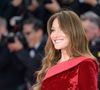 “Incroyable”, “c’est un bijou”, “quelle robe !” : Carla Bruni ultra glamour à Cannes, les internautes sont sous le charme