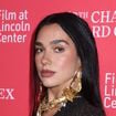 "La femme la plus sexy du monde" : Dua Lipa enflamme Instagram en se déhanchant dans une robe qui dévoile sa chute de reins