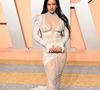 Car on parle bien là d'une tendance fashion née au tout début du XXe siècle sous le nom de "illusion dress" (ou "robe à illusion"), avant de connaître un regain de popularité inouï il y a 30 ans en arrière, lors de l'apparition de Kate Moss à la Elite Model Agency Look of the Year party de 1993. Comment expliquer que les naked dresses se multiplient ces derniers mois ?