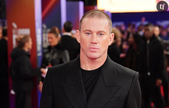 Une différence d'âge qui fait parler

Ce n'est pas la première fois que Tatum entretient une relation avec une femme plus jeune. L'acteur a été en couple avec Zoë Kravitz, 36 ans, de 2021 à 2024, et elle a 9 ans de moins que lui. En octobre 2024, ils surprenaient la presse people en annonçant leur séparation après trois ans de relation et un an de fiançailles. L'actrice aurait, de son côté, retrouvé l'amour dans les bras du chanteur Harry Styles depuis quelques mois. Les deux stars ont été aperçues ensemble se tenant la main, mais n'ont toutefois pas confirmé leur relation. 

Zoë Kravitz et Channing Tatum semblent s'être quittés en bons termes.  "J'aime beaucoup ce que nous avons créé ensemble, et je tiens énormément à lui", avait confié l'actrice à Elle Us en février dernier.