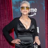 “Plus sexy que jamais” à 67 ans, Jamie Lee Curtis ose ce style très décolleté car “les femmes n’ont pas de date de péremption”