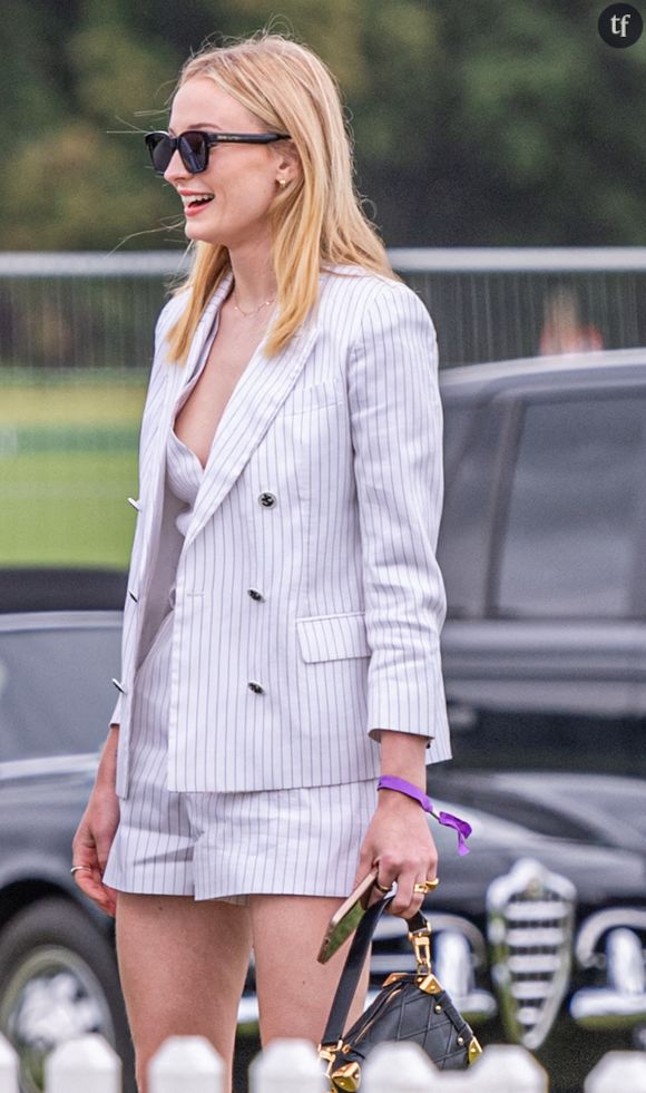 "Ils ont annulé leurs fiançailles à cause de moi" : Sophie Turner révèle avoir provoqué la rupture d'un couple phare de Hollywood... Emma Roberts et Evan Peters ?