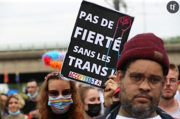 Les politiciens anti-transgenres ont plus de risques de perdre une élection, affirme une enquête (désolé, J.K Rowling)