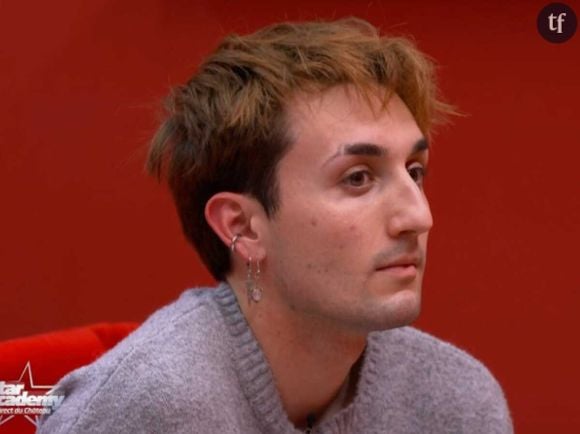 Ce chanteur et révélation de la Star Ac a ouvert la voix, une fois n'est pas coutume, mais cette fois-ci pour aborder son rapport très intime au genre. Et notamment son envie "d'être une fille" qui remonte à ses toutes premières années.