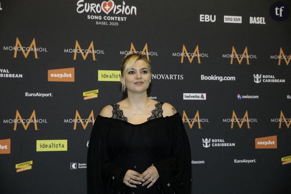 "Tu as vachement maigri", "tu n'as pas l'air heureuse" : Louane inquiète ses fans sur une nouvelle photo