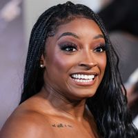 "Sexy et iconique", "époustouflante" : Simone Biles se dévoile en bikini sur ces photos glamour en réaction au body shaming