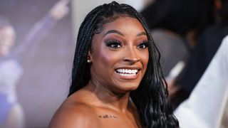 "Sexy et iconique", "époustouflante" : Simone Biles se dévoile en bikini sur ces photos glamour en réaction au body shaming
