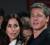 Un divorce teinté d'accusations de violences
Brad Pitt et Angelina Jolie, surnommés "Brangelina", ont mis fin à leur mariage en 2016. Mais ce n’est que ce 30 décembre 2024 qu’ils ont officiellement conclu une convention de divorce. Une séparation houleuse marquée notamment par des accusations portées par l’actrice contre l'acteur.
Angelina Jolie accusait alors Brad Pitt de violence verbale et physique à son encontre mais également envers l’un de leurs enfants. D’après le rapport, un incident survenu à bord du jet privé durant un vol entre Nice et Los Angeles de la famille était à l’origine de ces accusations, que l’acteur a toujours niées. Lors d’une interview avec Vogue India en 2020, la comédienne avait déclaré : "Je me suis séparée du père de mes enfants pour le bien de ma famille. C’était la bonne décision, je continue à les aider à guérir aujourd’hui." Au fil des années, les enfants du couple ont progressivement pris parti pour leur mère. Shiloh a fait retirer Pitt de son nom de famille. La plupart des autres enfants de Brad Pitt ont aussi rayé son nom de leur patronyme.