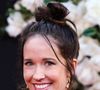 Anna Camp, icône de Pitch Perfect et You a retrouvé l'amour avec une femme. Le lundi 12 mai, l'actrice a officialisé sa relation avec la styliste Jade Whipkey sur Instagram, en republiant une photo d'elle tirée avec un message qui laisse peu de place au doute.
