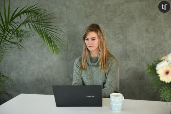 À l’approche de la retraite, les inquiétudes sont particulièrement marquées : une majorité de femmes anticipe une pension insuffisante, et beaucoup déclarent ne pas connaître précisément leurs droits futurs. Ce manque de visibilité renforce le sentiment d’insécurité.

Ces constats illustrent une réalité souvent sous-estimée : les inégalités de carrière ne disparaissent pas avec le temps, elles se transforment en fragilité économique.