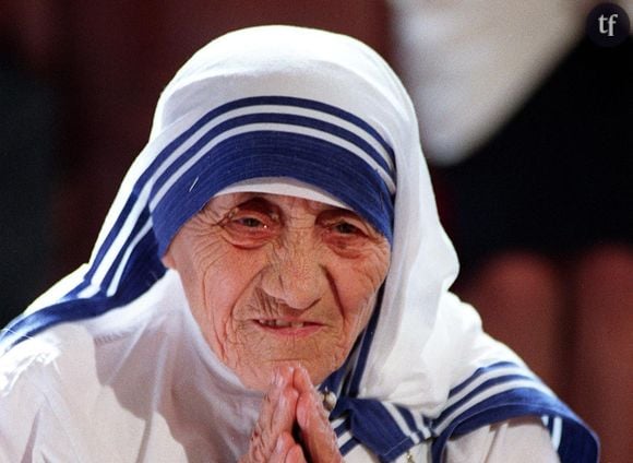 Celle qui a été canonisée en 2016 considérait cet acte comme le “plus destructeur de l’amour et de la paix”, une position très fermée, explorée dans le film et remise en question par les personnages de Soeur Agnieszka et de Père Friedrich notamment.