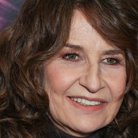 "Il a 37 ans et moi 61" : cette humoriste française fait de rares confidences sur son compagnon, de 24 ans son cadet