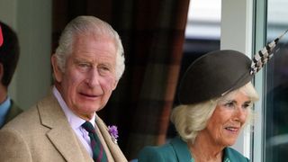 "Qui voudrait d'elle ?", "Le mec avait faim", "Elle fait sa victime" : la reine Camilla dénonce une agression sexuelle, les internautes sombrent dans le victim blaming et la misogynie crasse