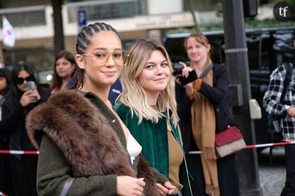 Les millennials sont en alerte. Léna Mahfouf vient de raviver un débat beauté aussi vieux que leurs regrets : faut-il céder au retour du sourcil fin ? Sur TikTok, l'influenceuse a déclenché une vague de mises en garde d'une génération entière qui ne veut plus jamais revivre ce traumatisme capillaire.