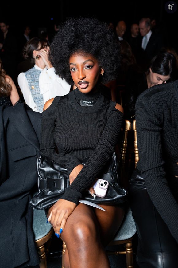 "Vulgaire", "Scandale" : cette chanteuse de la Star Ac se dévoile en lingerie, elle est iconique mais les réacs s'indignent et la jugent "indécente"