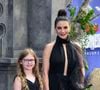 "Incroyable", "tellement belle" : Fidèle à Morticia Addams, Catherine Zeta-Jones fait sensation sur le tapis rouge de Mercredi