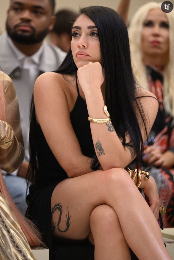 "Le népotisme n'a pas de talent" : présente à la Fashion Week de Milan, la fille de Madonna se fait clasher sur son comportement