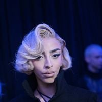 "C'est une gousse d'ail", "va à l'asile", "wokiste gaucho" : Bilal Hassani défile à la Fashion Week et ça agace (toujours) les réacs