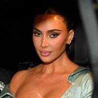 “Gonflés à l'hélium", “impossible d’être attentif” : Kim Kardashian se confie en interview mais les porcs ne regardent que ses seins