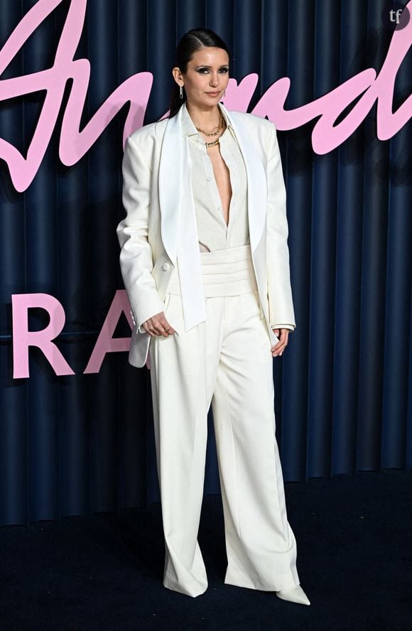 Alors que la star de Vampire Diaris, toujours aussi sublime, s'est fait photographier en robe Carolina Herrera lors de l'événement, elle a récolté les commentaires non sollicités des détracteurs.