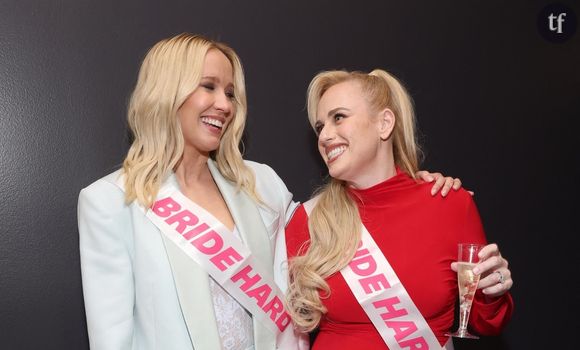 Anna Camp, actrice culte de la saga Pitch Perfect aperçue dans l'ultime saison de You, a surpris ses fans en officialisant son couple avec la scénariste et styliste Jade Whipkey. La star a republié une photo d'elle, initialement partagée par Jade Whipkey dans sa story Instagram, avec le message suivant : "Son sourire est un poème. Ses yeux sont des roses. Son rire est une musique pour danser", le tout accompagné d'un émoji cœur. 

Plus tôt cette année, la jeune femme est apparue dans une vidéo TikTok du créateur Mr. Big USA où elle évoquait ses pires rendez-vous amoureux. On y aperçoit Anna Camp appeller naturellement Jade Whipkey "babe". À la question sur ce qu'elle attend d'un homme lors d'un premier date, l'actrice répond : "Eh bien, je n'attends plus rien parce que je sors avec une femme et c'est génial !" Les fans ont commencé à avoir des doutes lorsque l'actrice a publié une photo de Jade Whipkey tenant un verre de vin en story Instagram, dont la légende disait "date night".