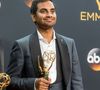 Aziz Ansari s'est déjà "excusé".

Le showrunneur de l'une des séries les plus acclamées de son temps, Master of None, et stand uppeur particulièrement salué dans le milieu, fait encore l'objet de controverses suite aux accusations de comportements inappropriés émanant de l'année 2018. Qui avaient fait grand bruit à l'époque, alors que Ansari était déjà envisagé comme l'avenir du rire américain.