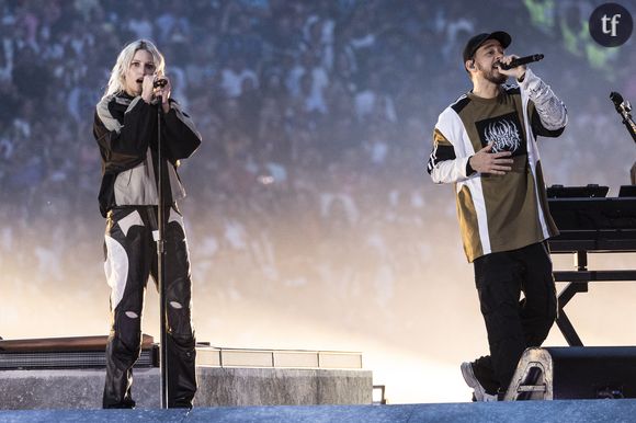 Les machos s'acharnent sur l'artiste sous prétexte "qu'elle n'est pas Chester", ne serait pas à la hauteur des attentes, porterait un poids trop lourd pour ses épaules. Mais pour Mike Shinoda, nouveau leader de Linkin Park et figure historique du groupe, qui s'est exprimé en exclusivité dans les pages du Gardian, l'explication est toute autre...