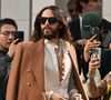 "Sublime", "Je l'adore", "Qu'il est beau", "Quelle classe". Vous ne rêvez pas : c'est ainsi qu'est accueilli sur le tapis rouge Jared Leto, accusé d'agressions sexuelles. Et dénoncé par neuf femmes. "Tu as déjà sucé une b*te ?", aurait-il demandé à l'une de ses victimes présumées.