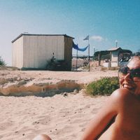 Le topless, objet d'amendes en France ? Bronzer seins nus, un sujet controversé au coeur d'une enquête