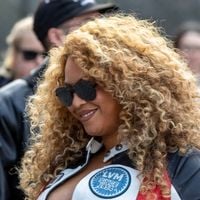 "Vulgaire", "Elle compte allaiter les pilotes ?" : Beyoncé se fait violemment clasher pour son look décolleté jugé "inapproprié" au GP de F1 de Las Vegas