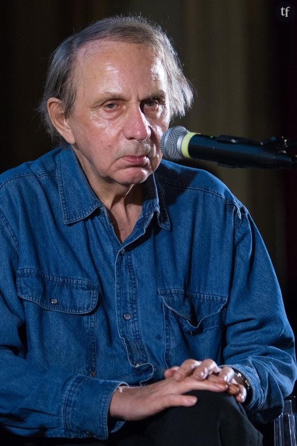 L’écriture de la masculinité est absolument centrale aux romans de Michel Houellebecq - solitude, dépression, célibat, misanthropie, tristesse existentielle, peur de l’autre, détestation infinie de soi - mais tout autant, celle de la féminité, jamais exempte d’un propos qui ne risque clairement pas de susciter l’enthousiasme des militantes féministes - au mieux auréolé d’une vision romantique et très traditionnelle de la femme aimante, aidante, vision que d’aucuns qualifieraient de réactionnaire, et dans la plupart des descriptions, vouée au mépris, ou hyper sexualisée. Poser une telle question au poète et chanteur, polémique à souhait, c’est l’interroger sur sa vision du genre humain et des relations.