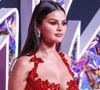 "Je suis juste un être humain !" : Selena Gomez attaquée sur son physique, elle réagit