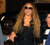 C'est suite à un dîner passé discrètement à New York que Mariah Carey a monopolisé l'attention des photographes. Pluie de flashes pour la reine des hits festifs.