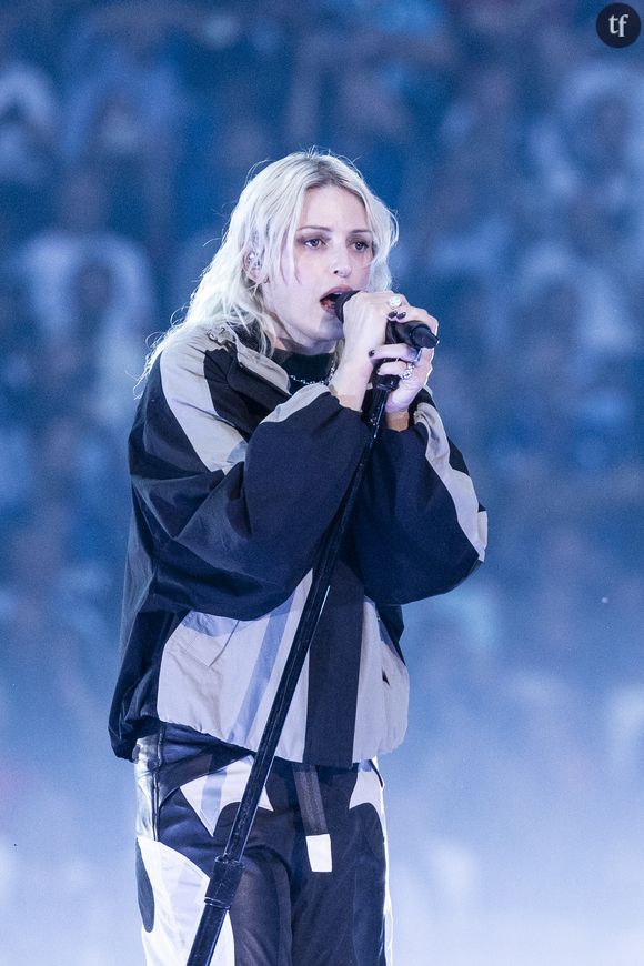 Emily Armstrong est la nouvelle voix de Linkin Park, et elle redouble d'intensité, comme on a pu le voir récemment au Stade de France. Seulement voilà, l'héritière du regretté Chester Bennington suscite l'ire des machos.