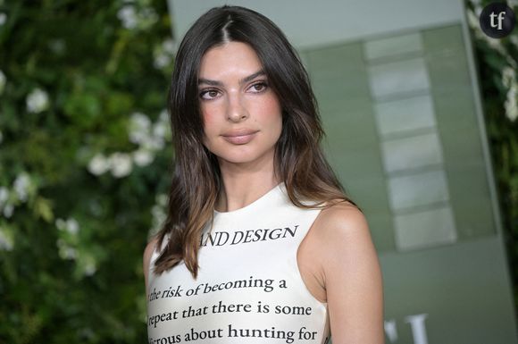 Emily Ratajkowski a étonné ses abonnés avec son nouveau look !