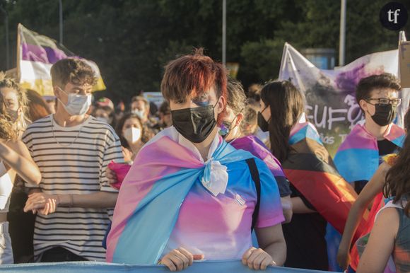 "La dernière vidéo d’Amixem ça nous rappelle juste que l’homophobie est très bien présente dans notre société et que ça fait extrêmement mal de l’entendre encore et toujours"