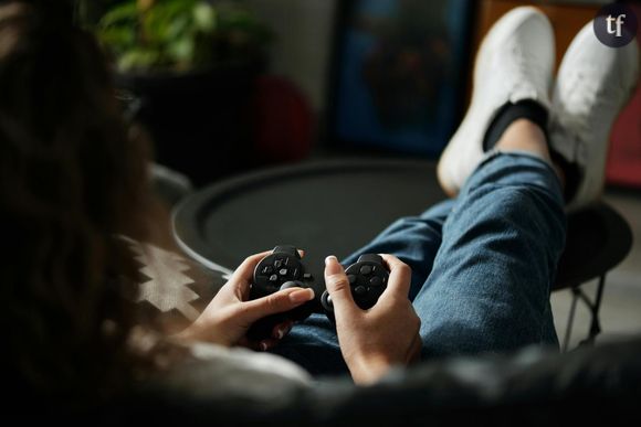 Au vu de la polémique, le jeu a finalement été banni de Steam le 10 avril.