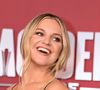 "Une déesse irréelle" : cette célèbre chanteuse se dévoile en naked dress et soutien-gorge et sidère ses fans