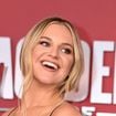 "Une déesse irréelle" : cette célèbre chanteuse se dévoile en naked dress et soutien-gorge et sidère ses fans