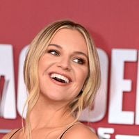 "Une déesse irréelle" : cette célèbre chanteuse se dévoile en naked dress et soutien-gorge et sidère ses fans