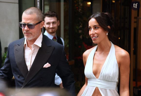 "C'est sa fille", "Angelina nous manque". Cette séquence mettant en scène Brad Pitt et sa nouvelle compagne suscite le malaise auprès des internautes, réagissant en masse à des images devenues virales..