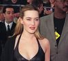 Une autre vidéo, partagée par @thediaryofrihanna, réagit à une scène de la sitcom Full House, qui a duré de 1987 à 1995. Dans celle-ci, Rebecca Donaldson, interprétée par Lori Loughlin, apprend à sa camarade Candace Cameron Bure, qui incarne D.J. Tanner, comment maintenir son poids en modifiant son régime alimentaire. En légende, la créatrice de contenu note : "Les jeunes filles millenials n'avaient aucune chance".
Les médias ne sont pas en reste. De l'examen du poids de Kate Winslet dans Titanic à la grossophobie envers Britney Spears, la presse des années 2000 nous a inondé d'une perspective déformée et de messages toxiques. Alors que cette culture du régime et de la maigreur extrême opère un retour inquiétant ces derniers temps, avec le hashtag #Skinnytok, il est bon de voir que des plateformes telles que TikTok et Instagram offrent également aux femmes un espace pour partager leurs histoires et remettre en question des idéaux dépassés.