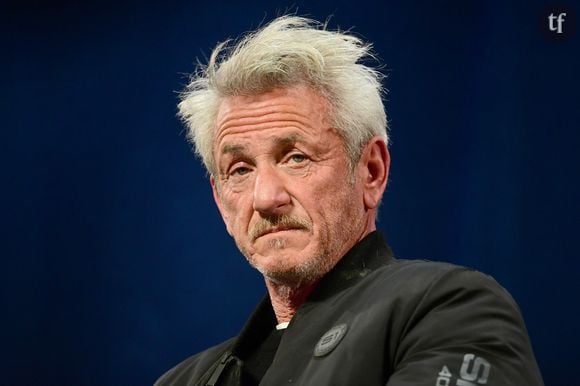 Sean Penn et Valeria Nicov ont été photographiés par des paparazzi, le 14 janvier, alors qu'ils se promenaient main dans la main.