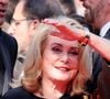Catherine Deneuve livre le rôle d'une vie (parmi mille autres, car c'est Catherine Deneuve), dans ce chef d'oeuvre surréaliste et provocateur traitant de travailleuses du sexe, de plaisir au féminin, de fantasmes et de subversion. A revoir gratuitement en ligne, c'est un continuel vecteur à controverses.