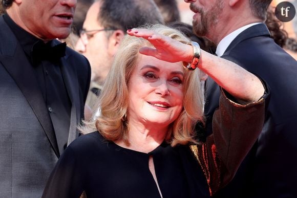 Catherine Deneuve livre le rôle d'une vie (parmi mille autres, car c'est Catherine Deneuve), dans ce chef d'oeuvre surréaliste et provocateur traitant de travailleuses du sexe, de plaisir au féminin, de fantasmes et de subversion. A revoir gratuitement en ligne, c'est un continuel vecteur à controverses.