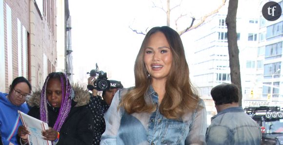 “C’est triste”, “pourquoi le dire ?” : Chrissy Teigen, mannequin super star dévoile une nouvelle chirurgie esthétique et Internet s’enflamme